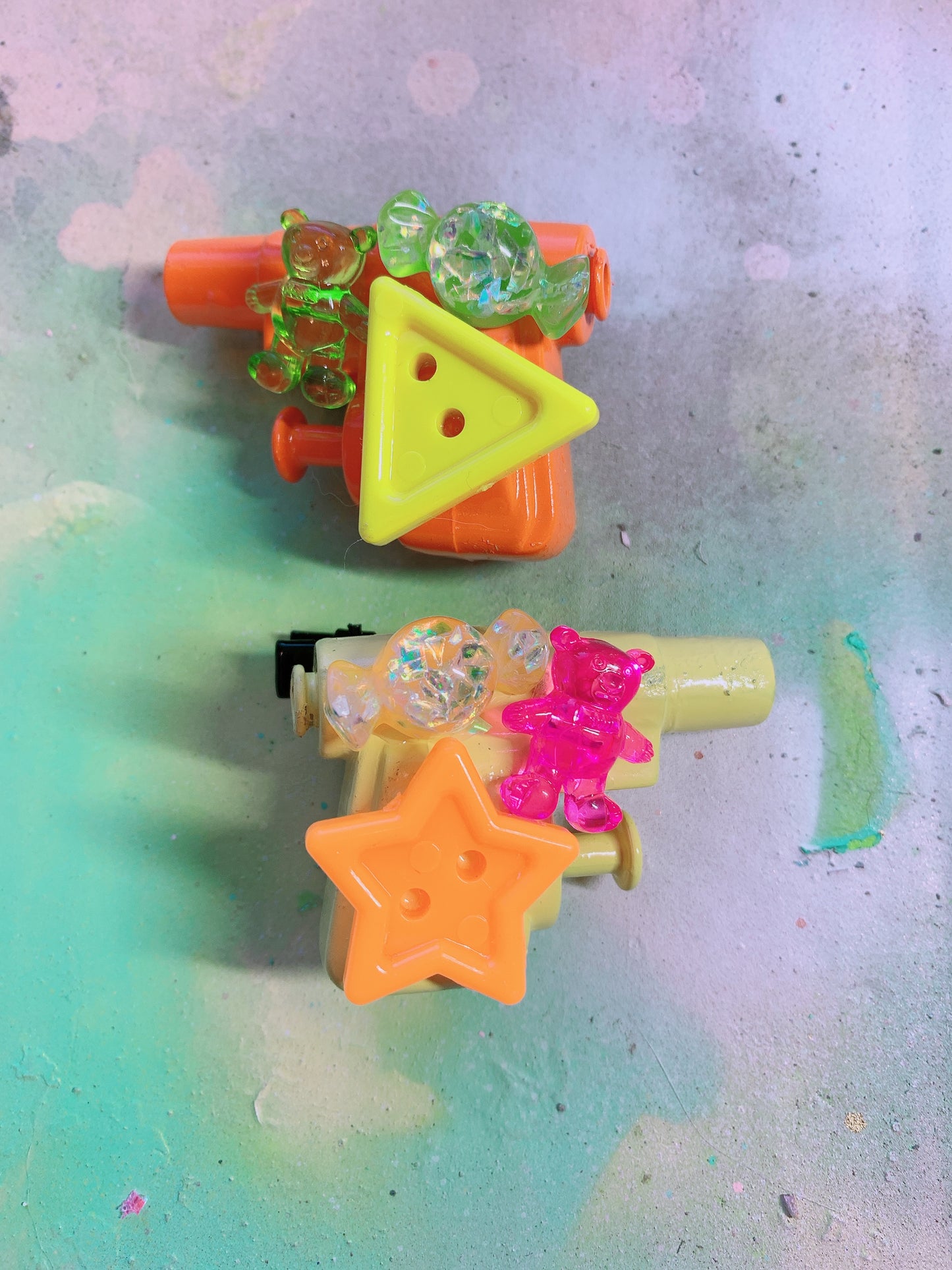 Bright Fun Squirt Gun  (Mini Hair Clips)