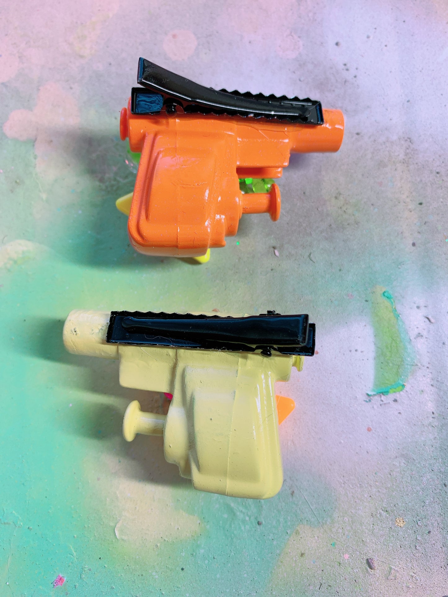 Bright Fun Squirt Gun (Mini Hair Clips)